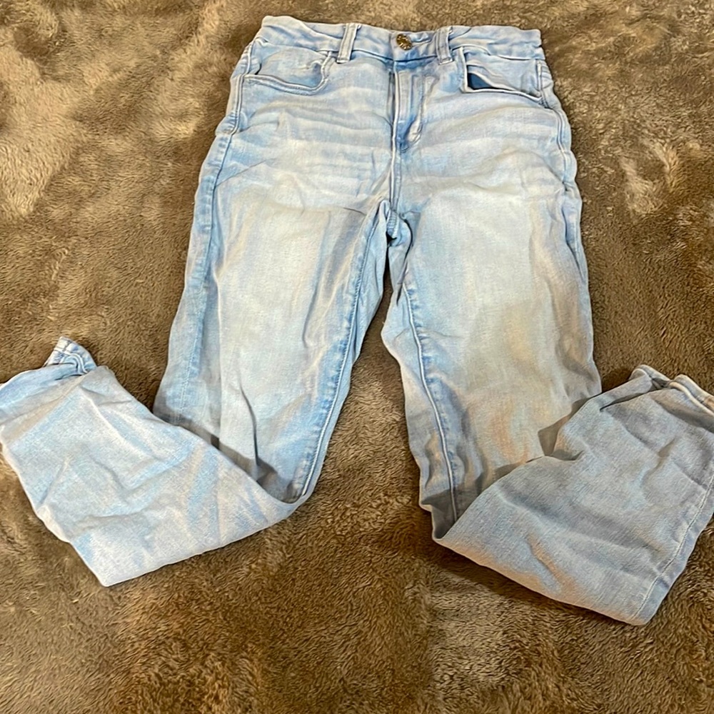 Light Wash American Eagle Skinny Jeans